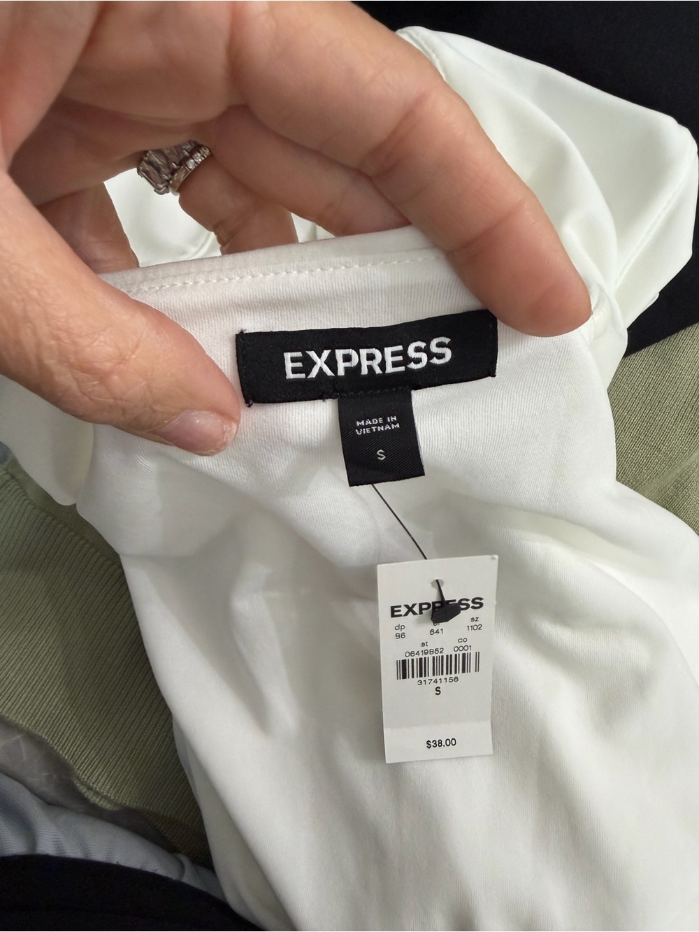 Express White Gathered Shoulder Sleeveless Blouse - Picture 6 of 7